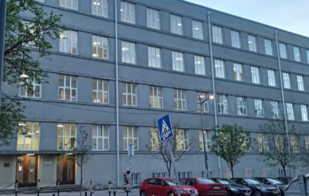 Profesori Pete gimnazije dobili 0 dinara plate, ne odustaju od zahteva da se razreši nova direktorka