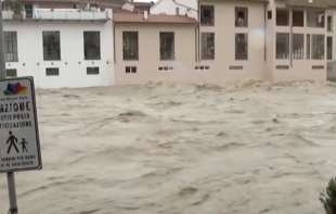 Crveni meteoalarm u Italiji: <span style='color:red;'><b>Poplave</b></span> i klizišta pustoše Toskanu 