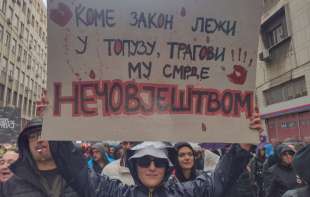 Građani u <span style='color:red;'><b>kolona</b></span>ma idu prema Skupštini (FOTO, VIDEO)