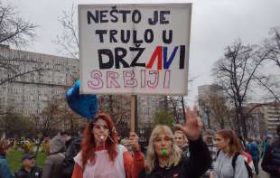 „BIĆEMO GLASNI, ZAHTEVI SU JASNI!“ – Niški studenti pozivaju na buku sa <span style='color:red;'><b>prozora</b></span>  