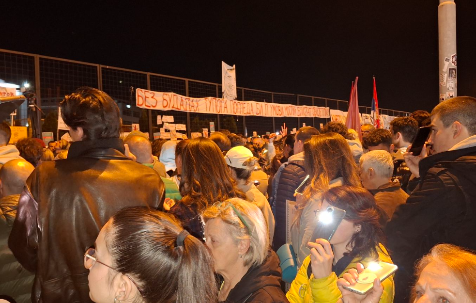 Završen protest ispred Informera sa porukom: „Ovo je prvi korak medijskog rata“(FOTO, VIDEO)