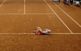Britanska <span style='color:red;'><b>tenis</b></span>erka se srušila tokom meča (VIDEO)