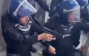 Haos na derbiju Porta i Benfike: Policija pucala na navijače