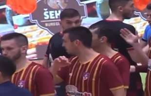Skandal na utakmici: Igrač Sarajeva posle finala kupa pljunuo Hrvata! (VIDEO)