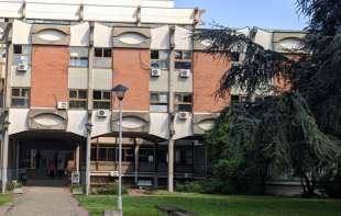 Određen <span style='color:red;'><b>pritvor</b></span> osumnjičenima zbog poreskih prevara i povraćaja od 8,5 miliona dinara
