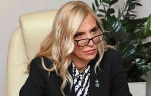 MINISTARKA PRAVDE MAJA POPOVIĆ TREBA DA BUDE KRIVIČNO ODGOVORNA JER DUGOROČNO I SVESNO PODRŽAVA NEZAKONIT RAD JAVNIH IZVRŠITELJA???