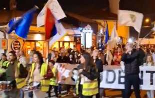 Veličanstven doček: Studenti stigli u Novi Pazar, na <span style='color:red;'><b>poklon</b></span> doneli goluba mira (VIDEO)