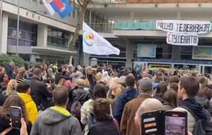 Protest do ispunjenja:  <span style='color:red;'><b>Studenti u blokadi</b></span> i zvanično podneli zahtev Skupštini u vezi RTS-a