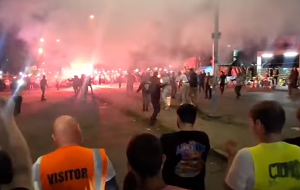 Studenti sedmu noć blokiraju RTS, a studenti iz Novog Pazara doneli 3.000 mantija