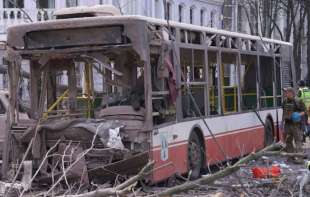 Tragedija u Ukrajini: Dron pogodio autobus, devet poginulih i 30 <span style='color:red;'><b>povređeni</b></span>h