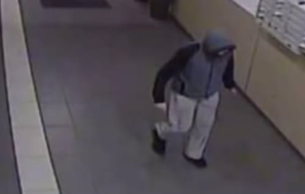Upozorenje građanima Novog Sada: Ako prepoznate ovu osobu, odmah ga prijavite - lopov ulazi u zgrade i pljačka (FOTO/VIDEO)