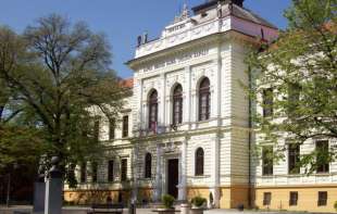 Direktor Jovine gimnazije u Novom Sadu zaključao školu: Profesori na razgovoru s gradonačelnikom Žarkom Mićinom