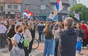 Mladost Srbije ne staje: Protest srednjoškolaca u Novom Sadu, maratonci nastavljaju ka Briselu blokada RTS-a traje već 12. dan (VIDEO)