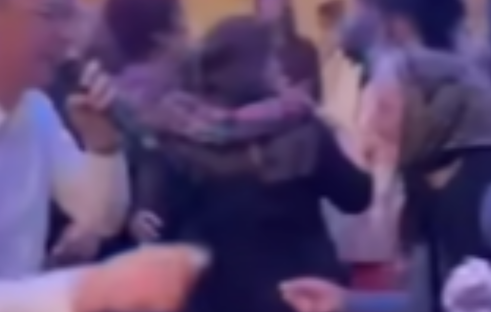 Baka u 80 godina pokazala omladini kako se igra (VIDEO)