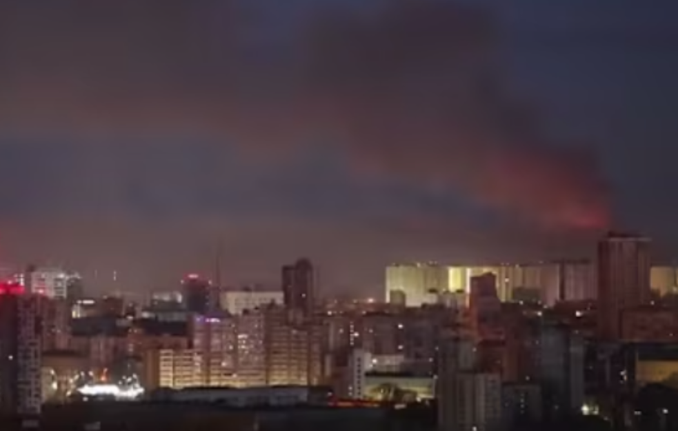 Požar u kijevskom okrugu nakon ruskog napada dronovima, vatrogasci na terenu