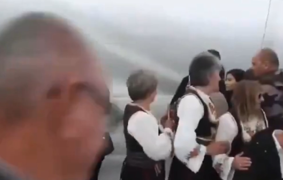 Ekipa N1 napadnuta u selu kod Kosjerića: Napadač bivši policajac, dobio krivičnu prijavu (VIDEO)