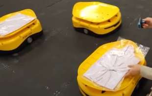 Roboti sortiraju pošiljke u poštansko-logističkom centru u Nišu