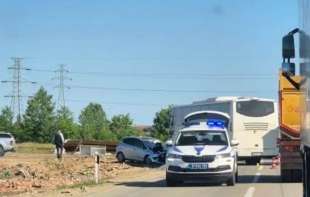 Sudar autobusa i automobila kod Niša: Policija na terenu, uviđaj u toku