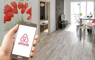 Španija traži od Airbnb-a uklanjanje 65.000 oglasa za smeštaj
