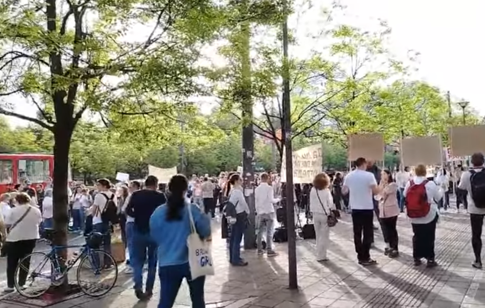 Beogradski srednjoškolci najavljuju protest ispred Ministarstva prosvete zbog produžetka školske godine