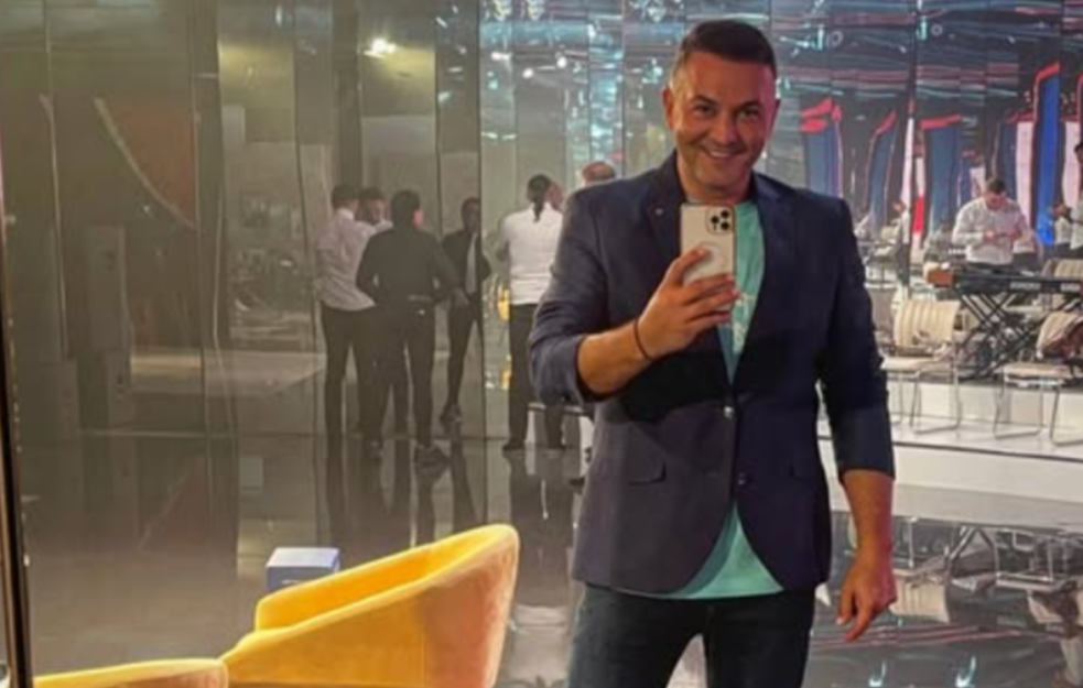 Voditelj snimio još jednu pesmu, koleginica ga uporedila sa Karleušom