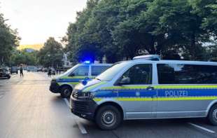 Krvava noć u Minhenu: Žena izbola više prolaznika na ulici, policija reagovala i usmtila je