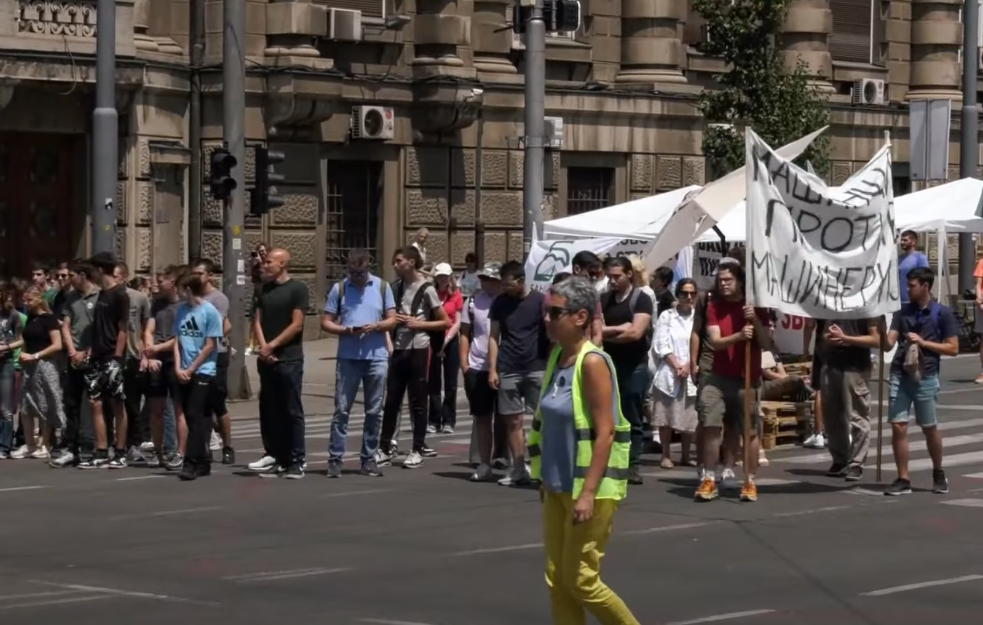 Nastavljen protest zaposlenih na univerzitetu ispred Vlade Srbije