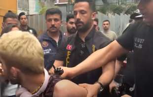 Turska policija uhapsila više od 50 učesnika zabranjene Parade ponosa u Istanbulu