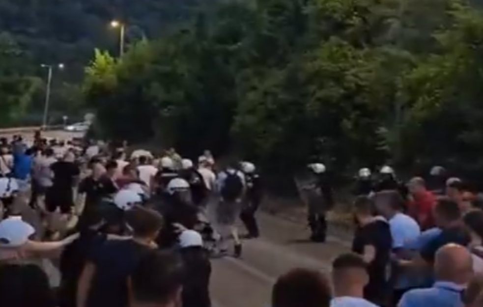 Užičani probili blokadu: Žandarmerija za kratko morala da ustukne pred ljutiitim građanima (VIDEO)