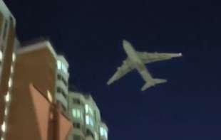 Moskva pod velikim napadom ukrajinskih dronova: Panka i eksplozije u devet gradskih okruga (VIDEO)