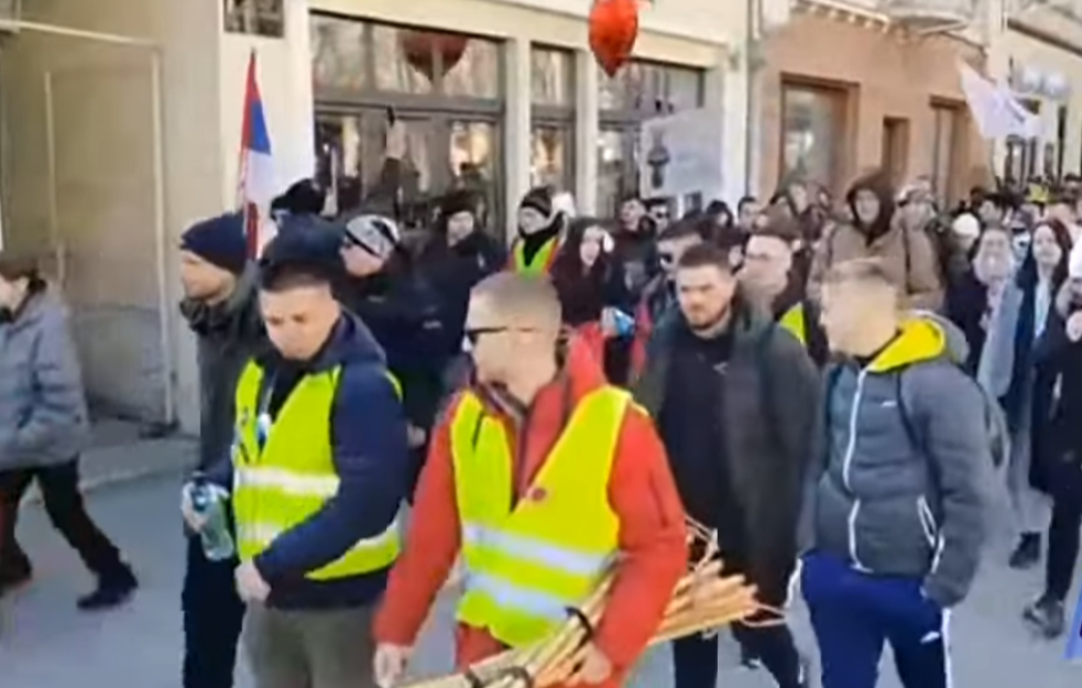 Studenti iz Vršca kreću za Novi Sad, u Zrenjaninu se spajaju sa još jednom grupom