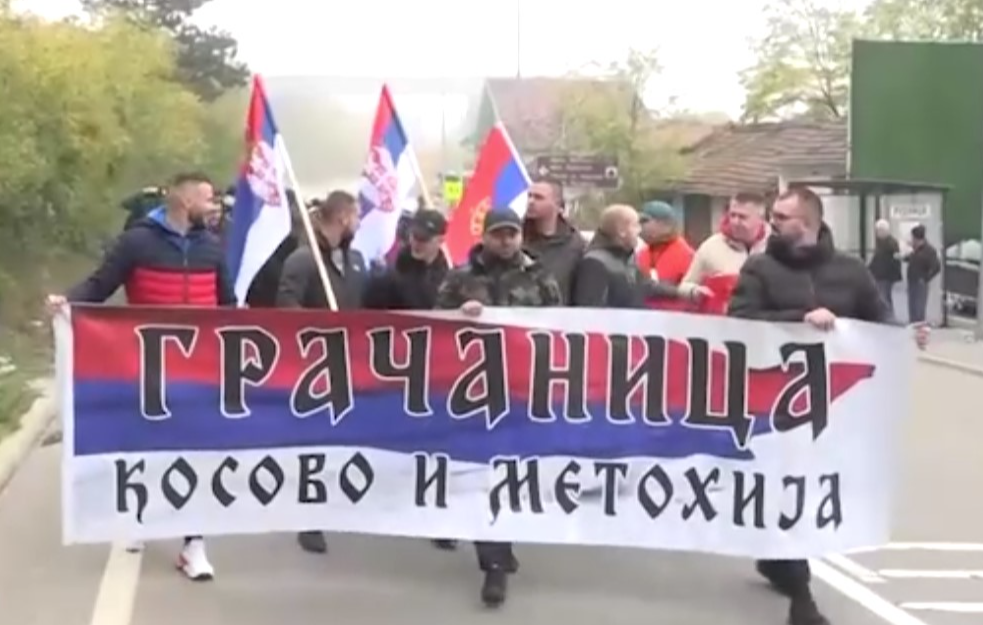 Podrška Vučiću: Grupa Srba sa Kosova i Metohije pešice krenula na naprednjački miting u Novom Sadu