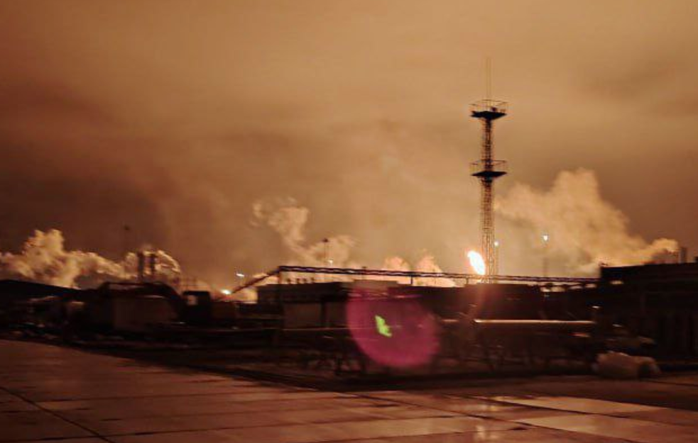 Ukrajinski dronovi napali industrijske i energetske objekte u Rusiji: Lukoil u plamenu