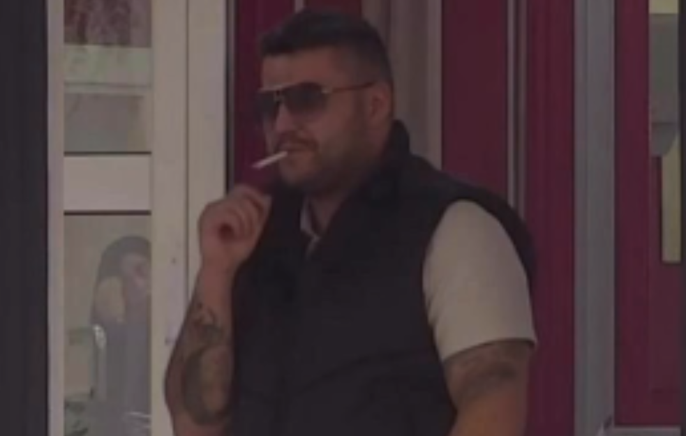 Asminov otac besan zbog njegovog ponašanja: 