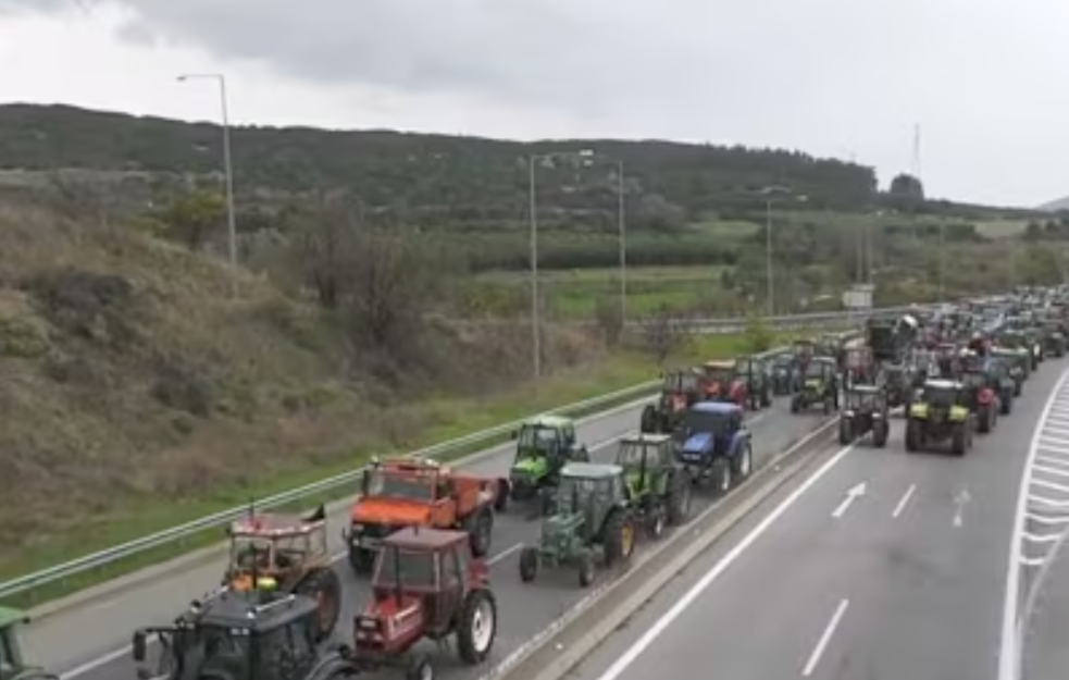 Protesti poljoprivrednika u Grčkoj eskaliraju, blokirani ključni putevi i granični prelazi