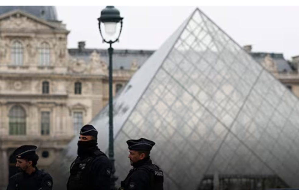Pljačka Luvra: Ukradeno više od 8.000 dijamanata i 200 bisera vrednosti 88 miliona eura