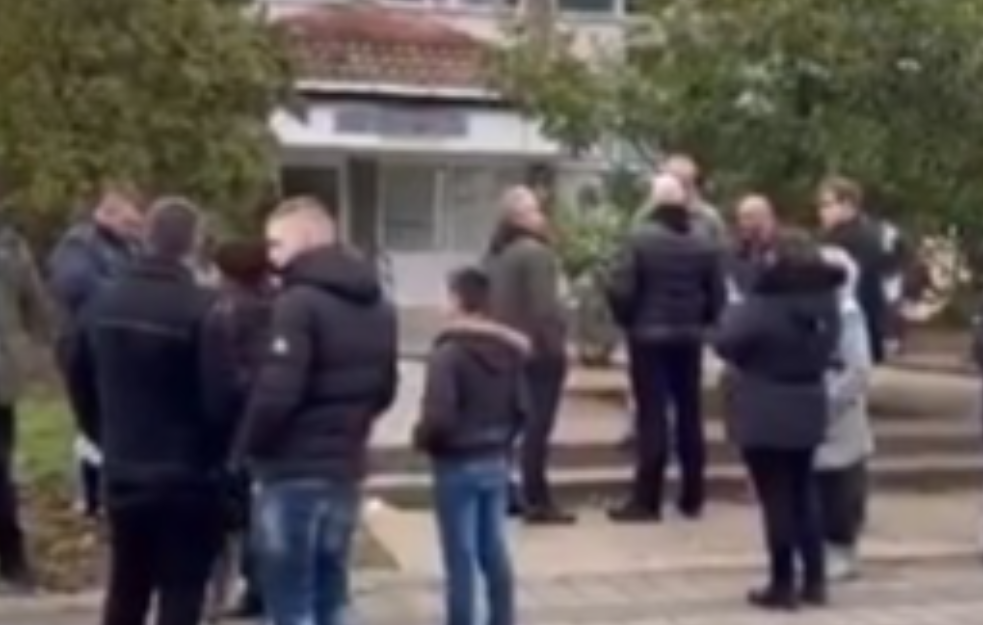 Muškarac obezbeđivao skupljanje potpisa za studente u Beloj Crkvi, pa pretučen