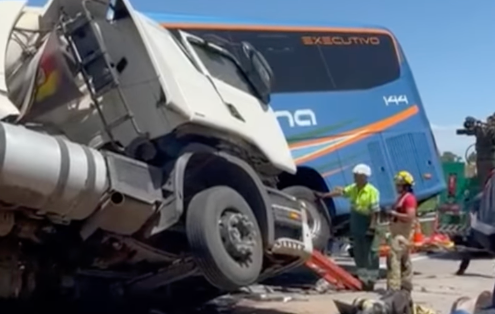 Najmanje 11 poginulih u čeonom sudaru autobusa i kamiona na jugu Brazila