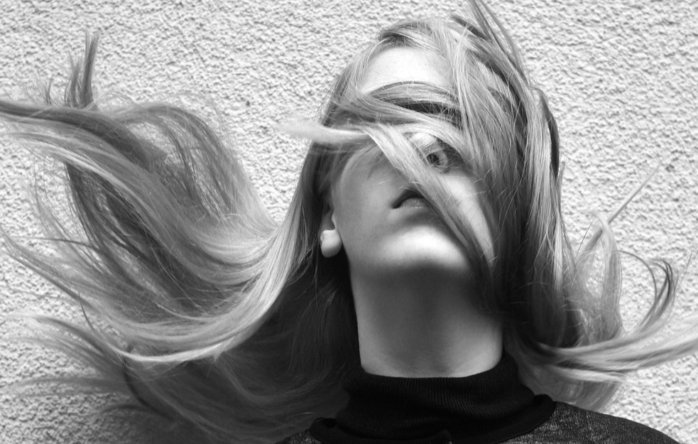 28 godina lagala da je slepa - da ne bi pričala sa ljudima! Sad je otkrili, prete joj pravne posledice