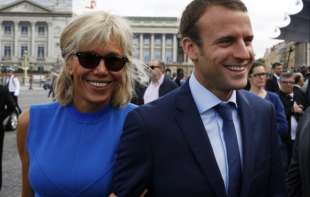 Brižit Makron u ulozi didžeja (VIDEO)