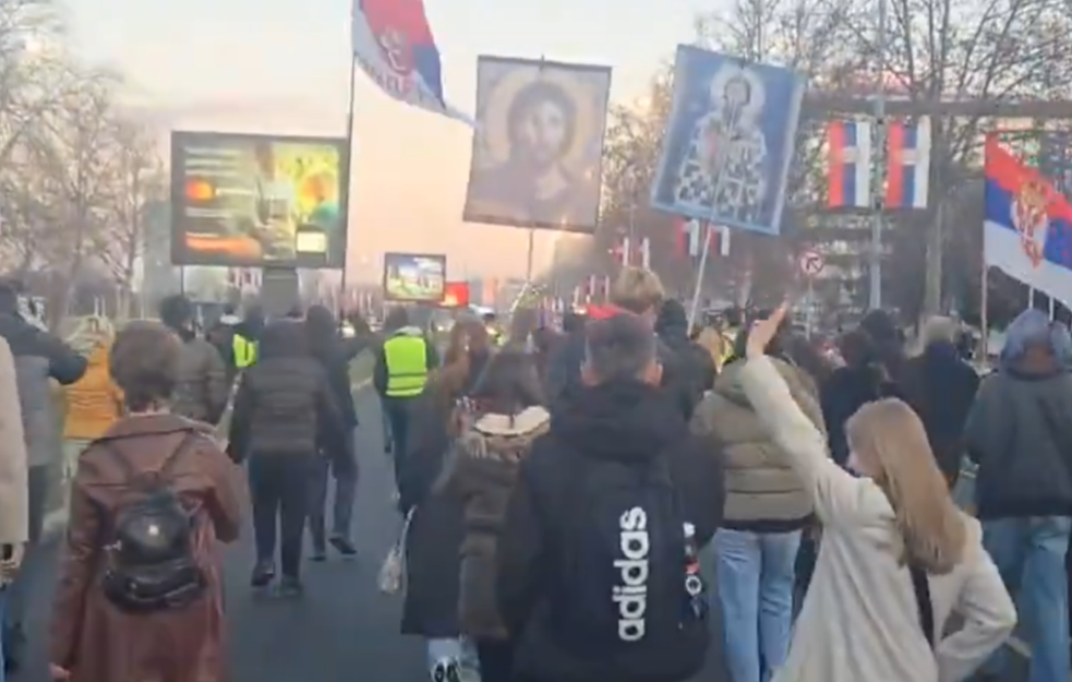 Studenti krenuli na protest ispred Rektorata: Na fakultetima glasaju o bojkotu nastave do kraja nedelje