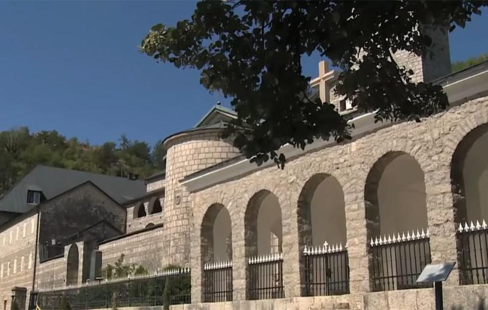 ODBIJEN ZAHTEV DA SE CETINJSKI MANASTIR PREPIŠE NA SPC! Vlada naložila da se manastir upiše NA DRŽAVU!