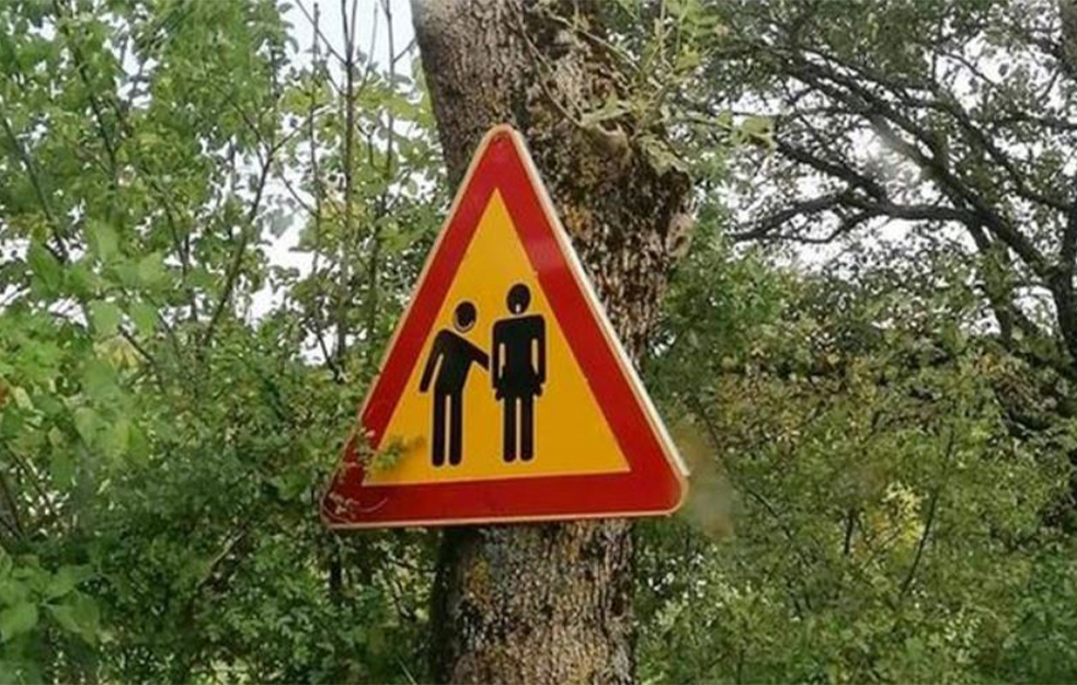 SAOBRAĆAJNI ZNAK U DALMACIJI POSTAO PREDMET ŠALA: Pogledajte zašto