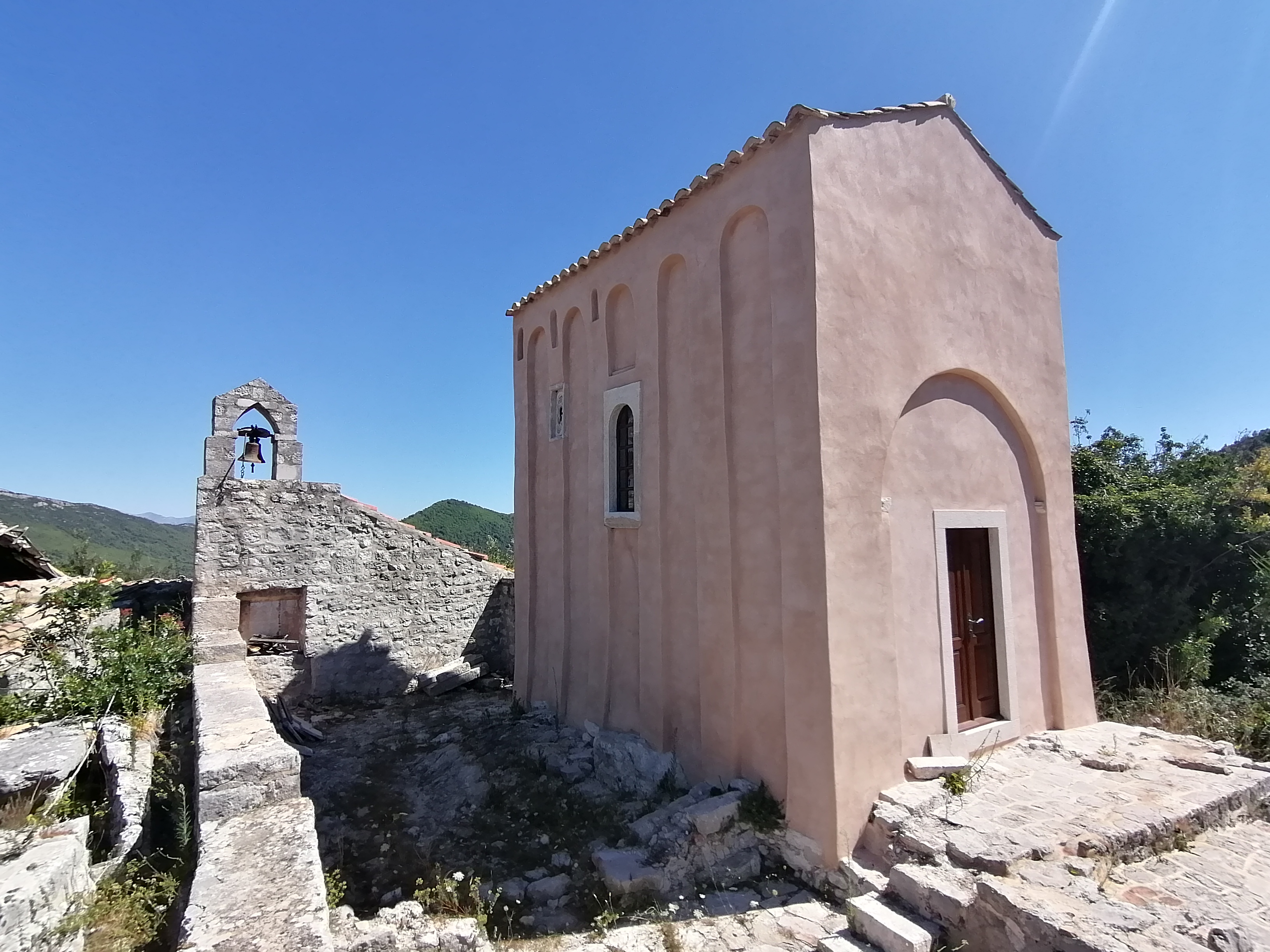 Church_of_St-_Michael_near_Ston_(Croatia)_02