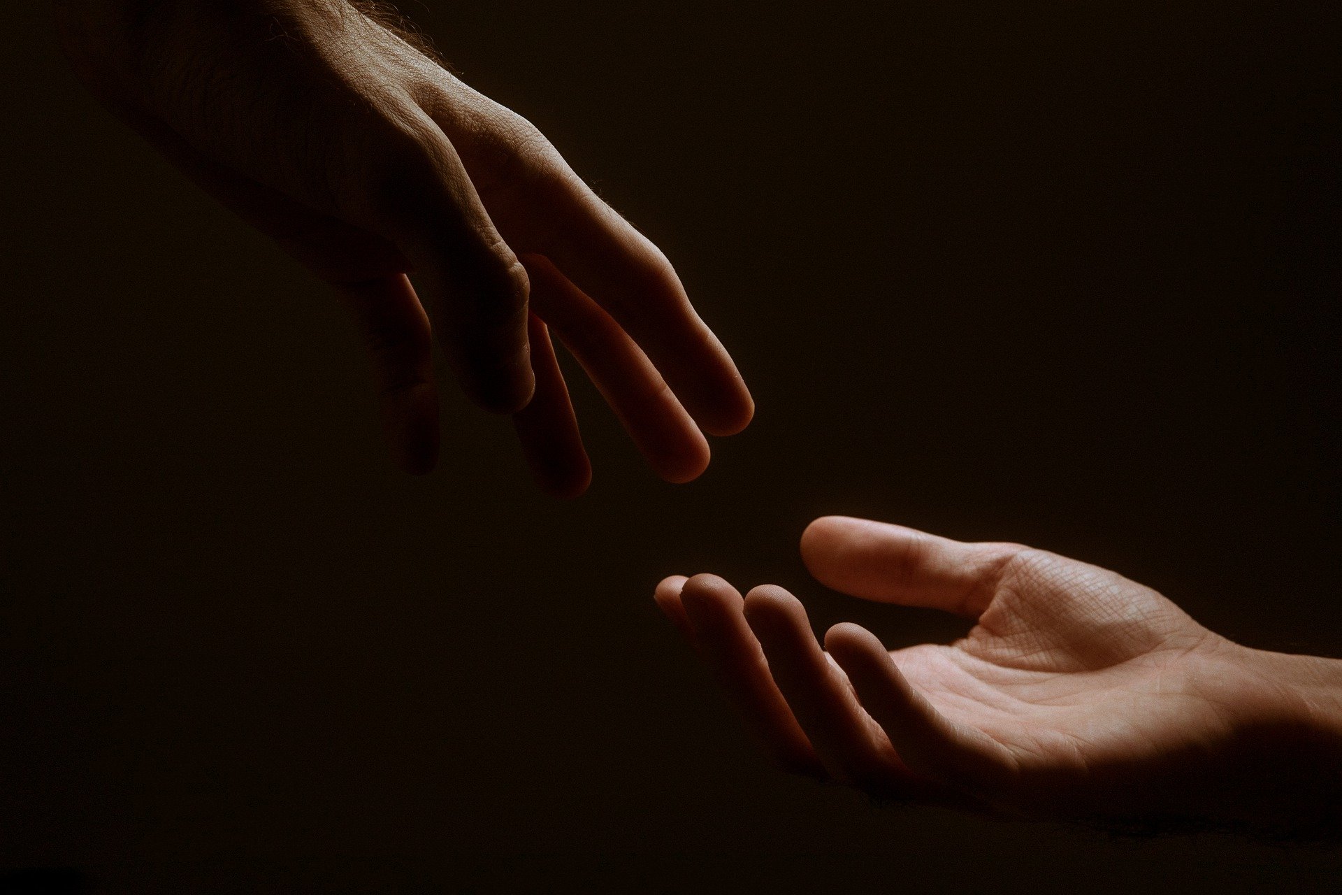 hands-g680e94994_1920