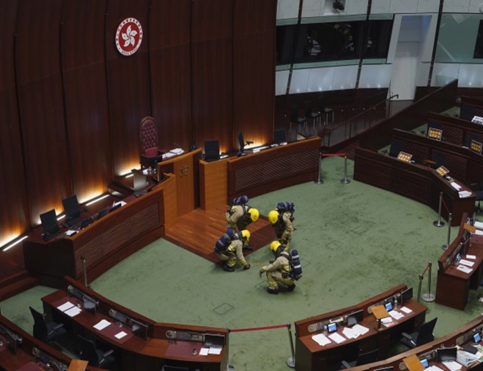 <span style='color:red;'><b>HONGKONG</b></span>: Interventna čuva parlament, traži se hitan sastanak UN VIDEO