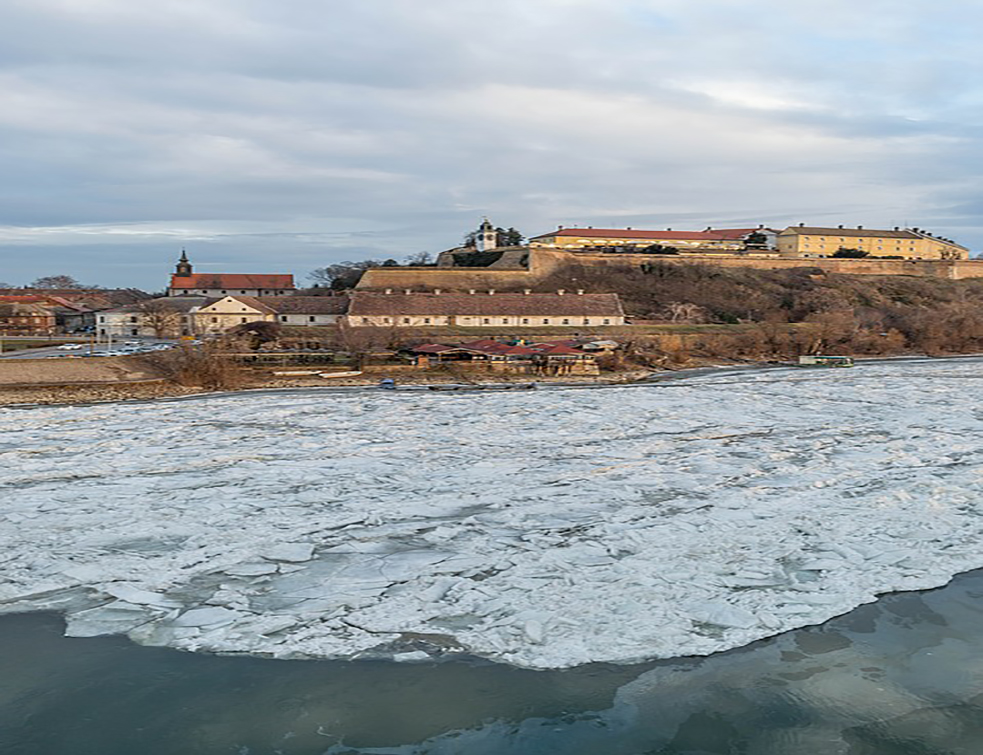 Затворени базени у Новом Саду, сумња се да <span style='color:red;'><b>вода</b></span> није задовољавајућег квалитета