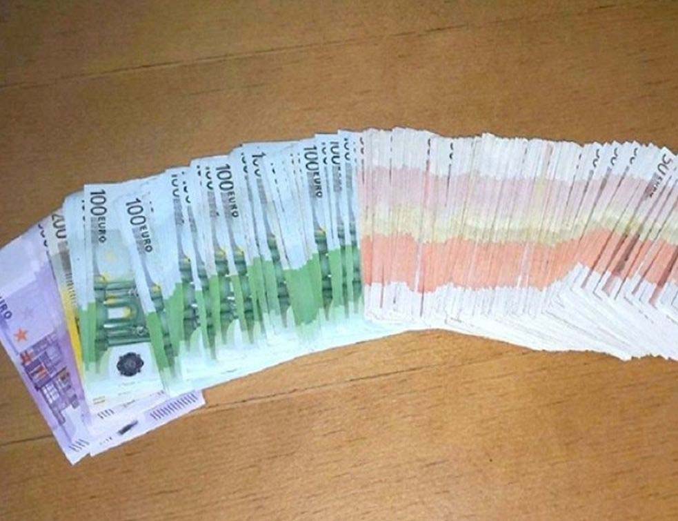 Просечна бруто зарада у Србију у јулу је износила 68.029 динара, док је просечна зарада без пореза и доприноса била 49.202 динар?!