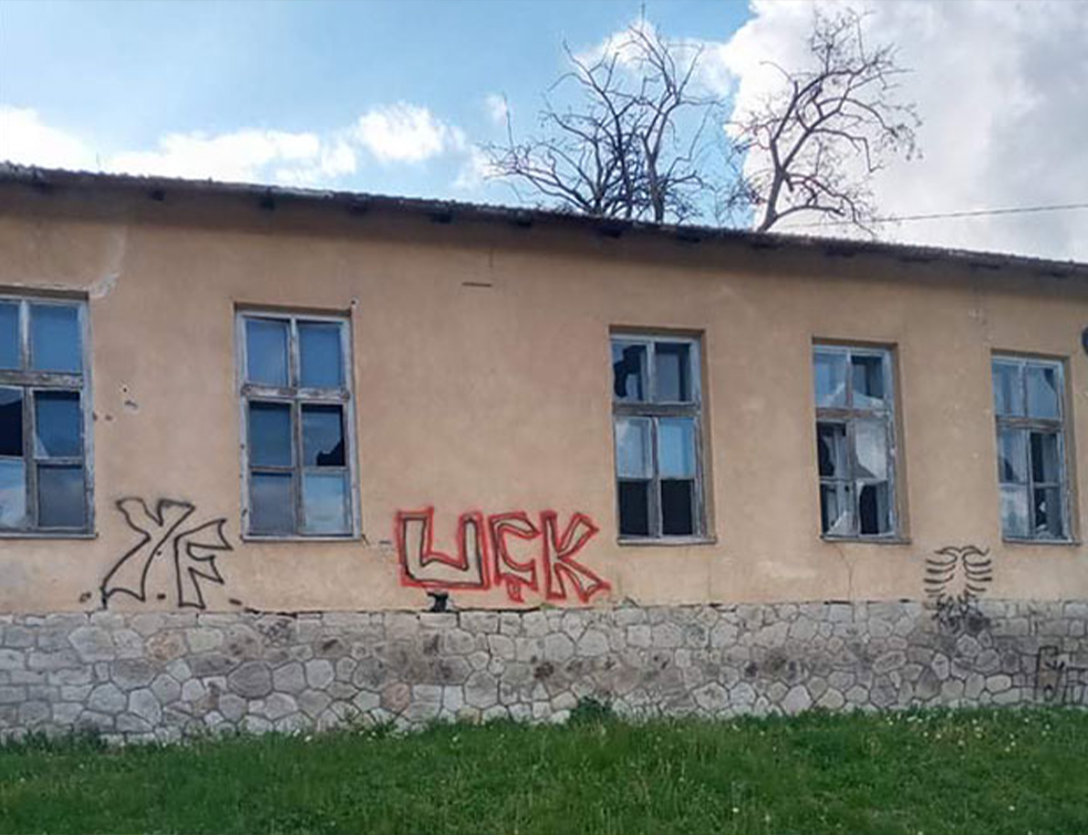 Šiptarska provokacija, grafit UČK na školi