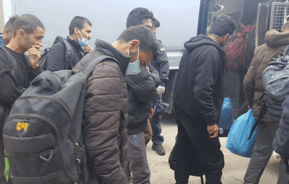 U cisternama sa srpskim tablicama otkrivena 22 migranta